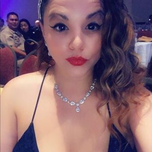 Meet your Posher, Shiri